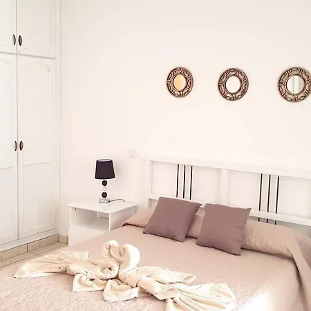 Apartment Spacious In With Shared Pool
