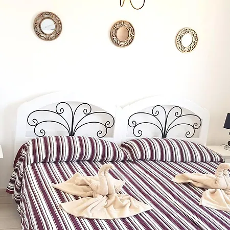 Spacious In With Shared Pool * Corralejo