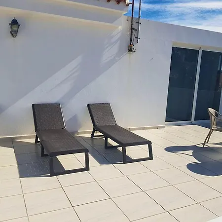 Spacious In With Shared Pool Corralejo