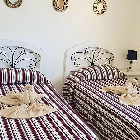 Apartment Spacious In With Shared Pool *