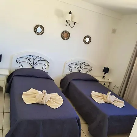 Spacious In With Shared Pool *