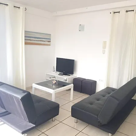 Spacious In With Shared Pool *