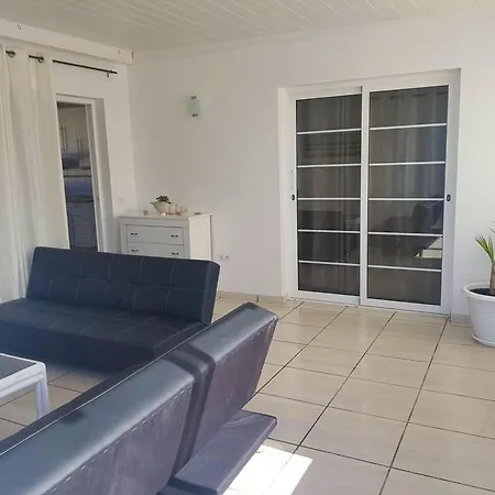Spacious In With Shared Pool *