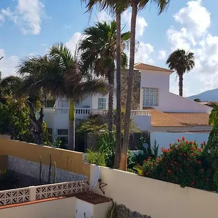 Spacious In With Shared Pool Apartment Corralejo