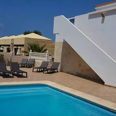 Spacious In With Shared Pool * Corralejo
